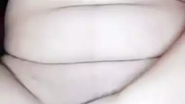 Hot girl opening shirt and sitting nude for fingering