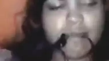 Desi girl takes an example from porn actresses and masturbates staying at home