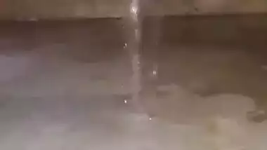 Desi aunty pissing