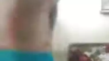 Swanky Indian needs no panties to perform a dance on the webcam